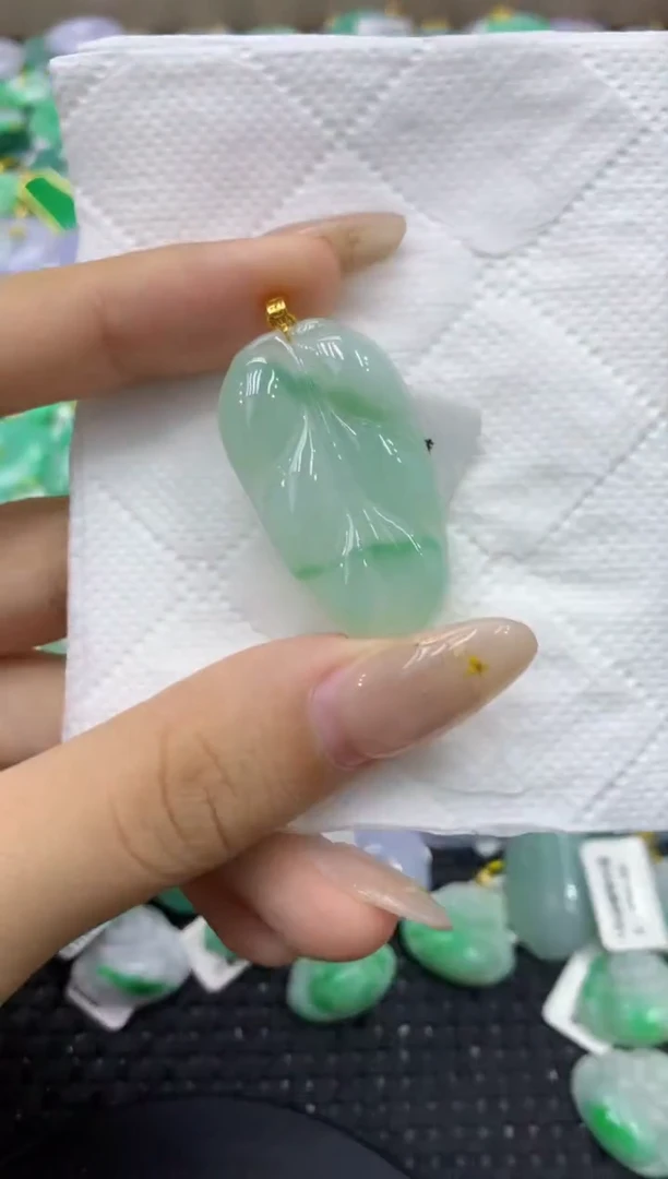 颈饰18K金镶嵌翡翠天然缅甸翡翠A货
