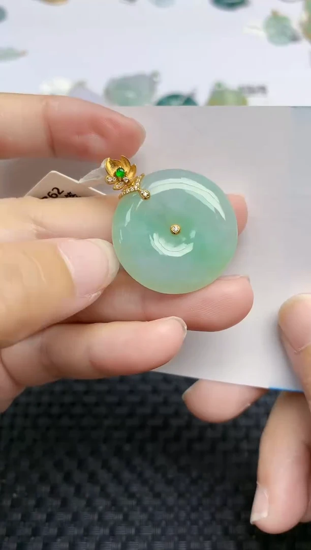 翡翠18K金镶嵌颈饰天然A货翡翠