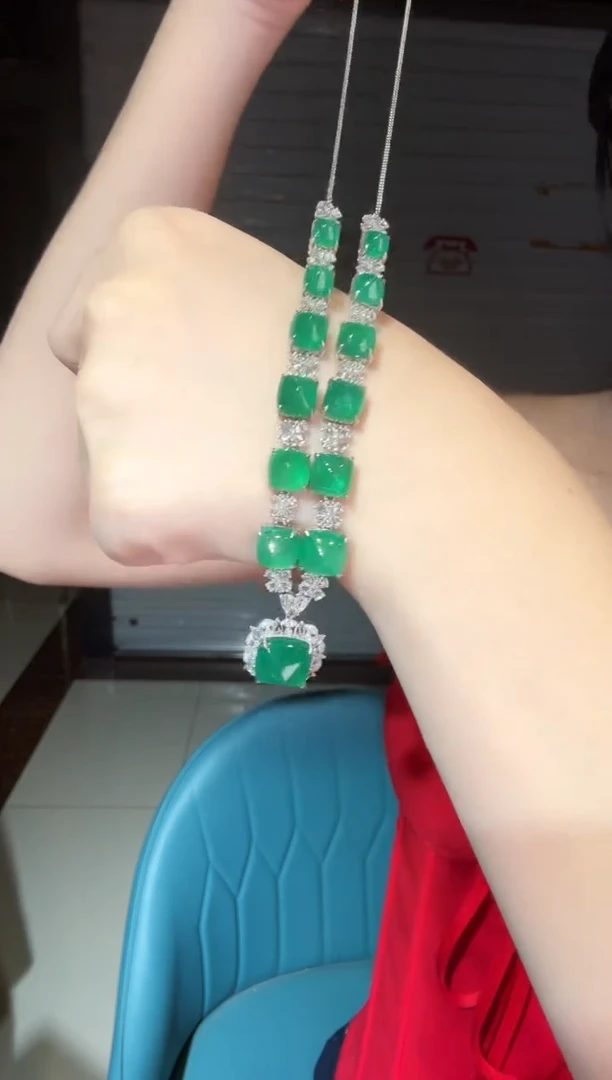 铂Pt950镶嵌项链祖母绿31.30ct