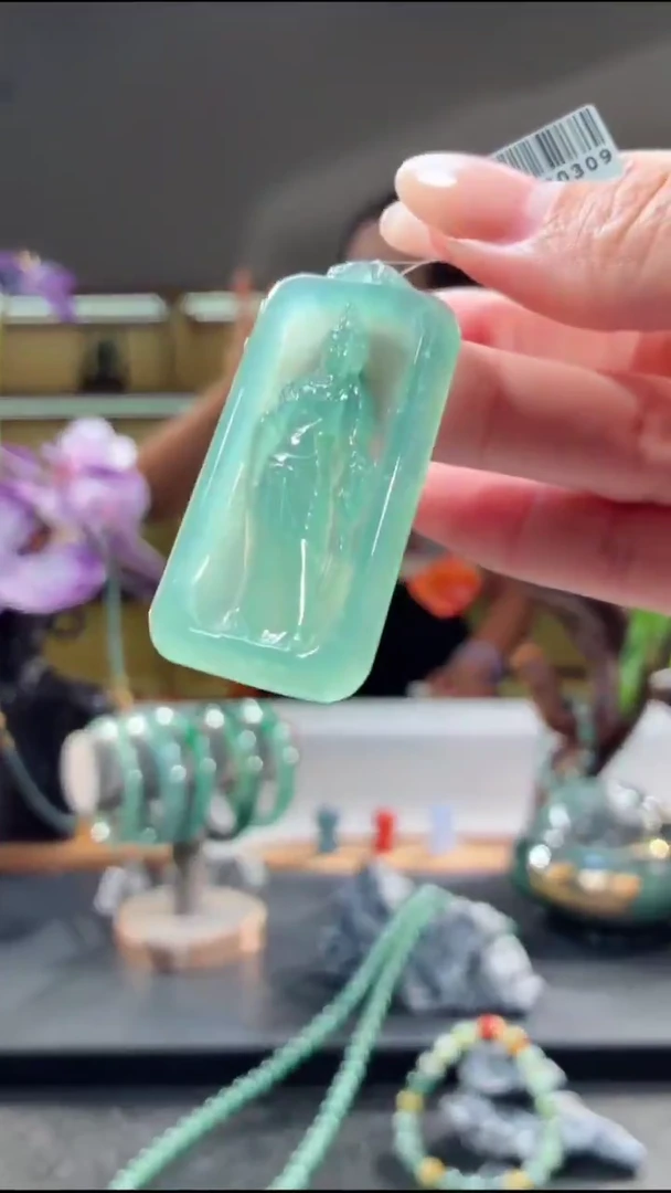 未镶嵌翡翠耳饰观音