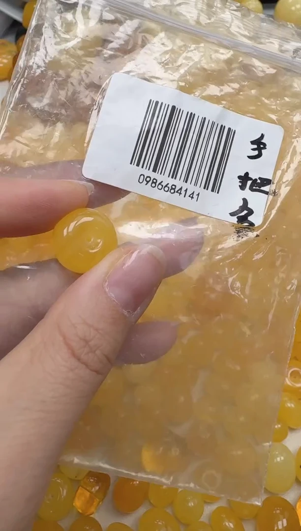 裸石琥珀未镶嵌如图