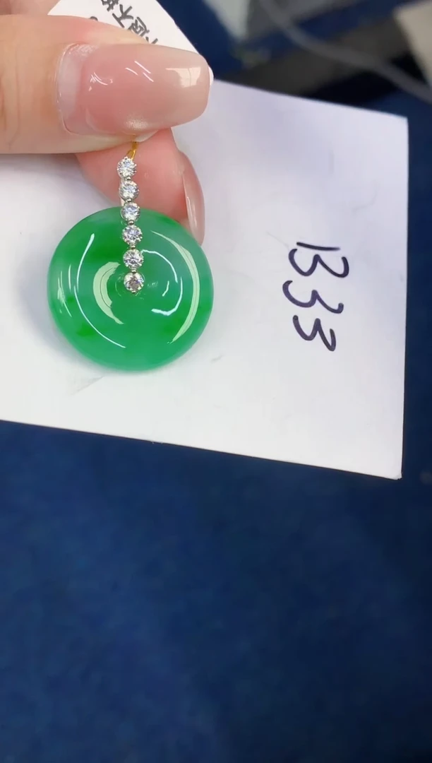 翡翠18K金镶嵌颈饰缅甸天然翡翠A货