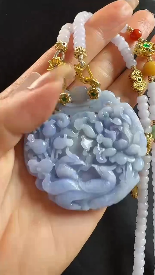 颈饰未镶嵌翡翠报喜鸟