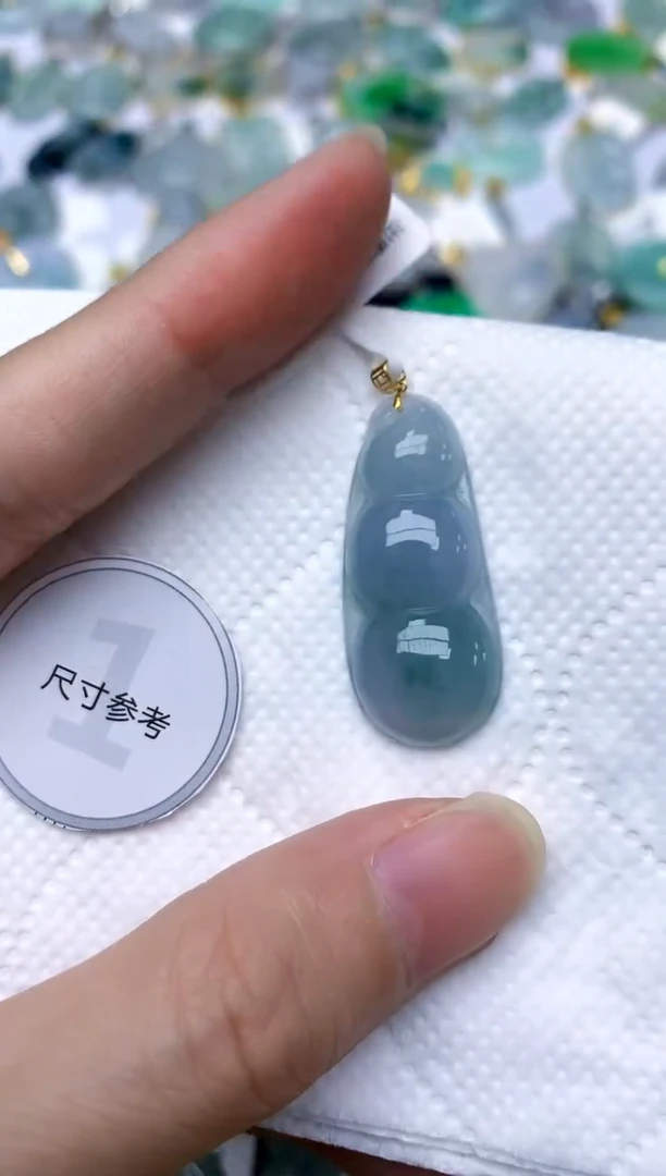 颈饰18K金镶嵌翡翠天然A货翡翠