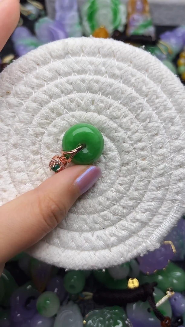 颈饰未镶嵌翡翠缅甸翡翠吊坠
