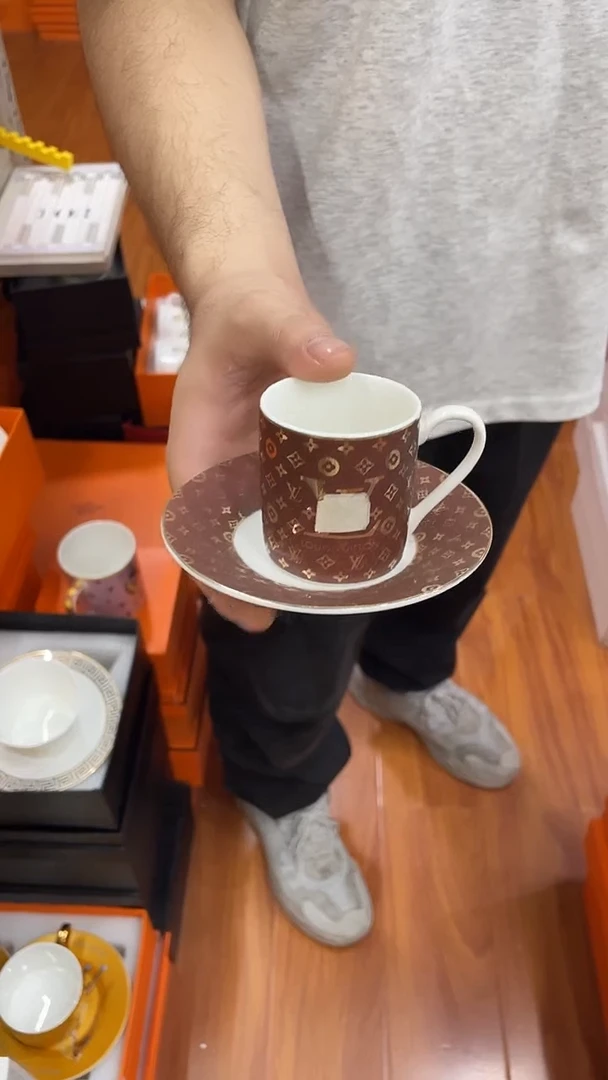 杯鸿辉家品牌瓷器，京东包邮！