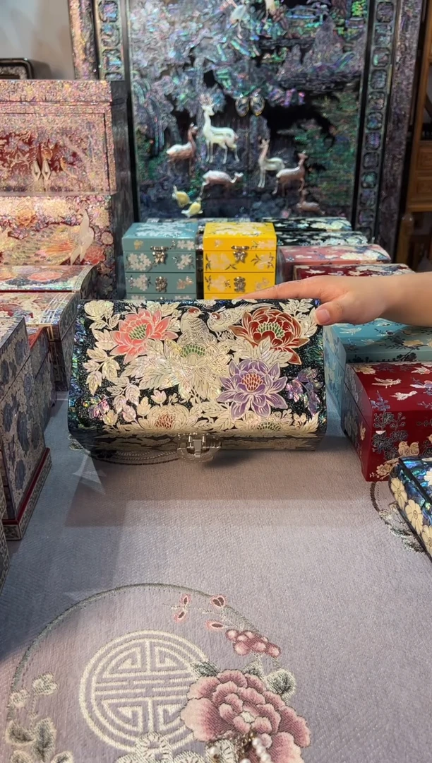 鱼锁全黑金鲍·弘贝雅螺钿漆器文化馆