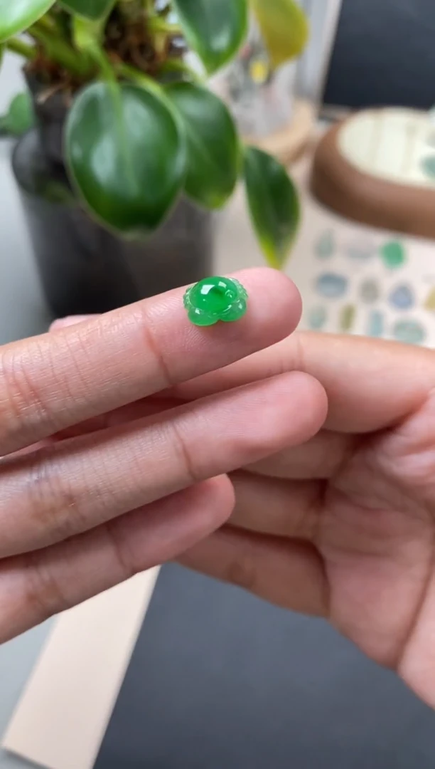 【闪购商品】翡翠颈饰未镶嵌翡翠冰绿裸石