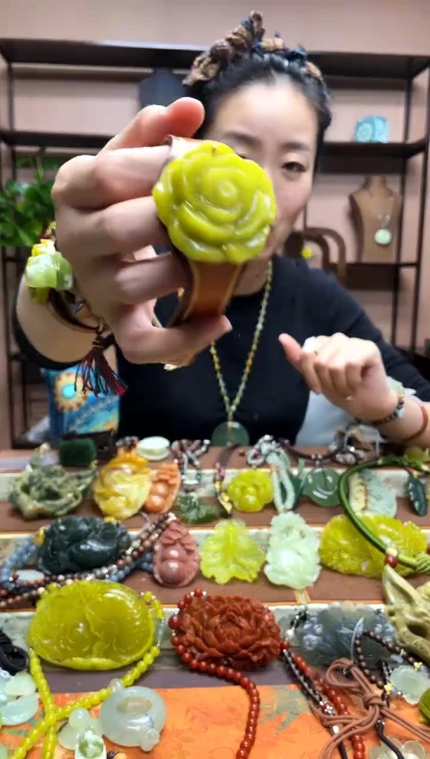 未镶嵌岫玉吊坠多样性发货发其中之一