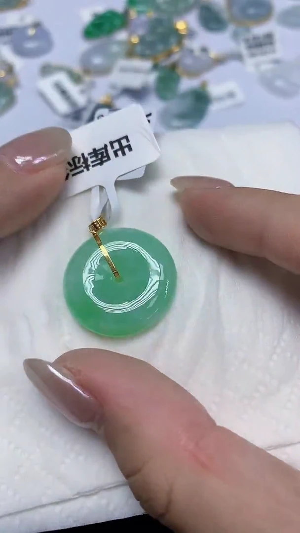翡翠18K金镶嵌颈饰天然缅甸翡翠A货