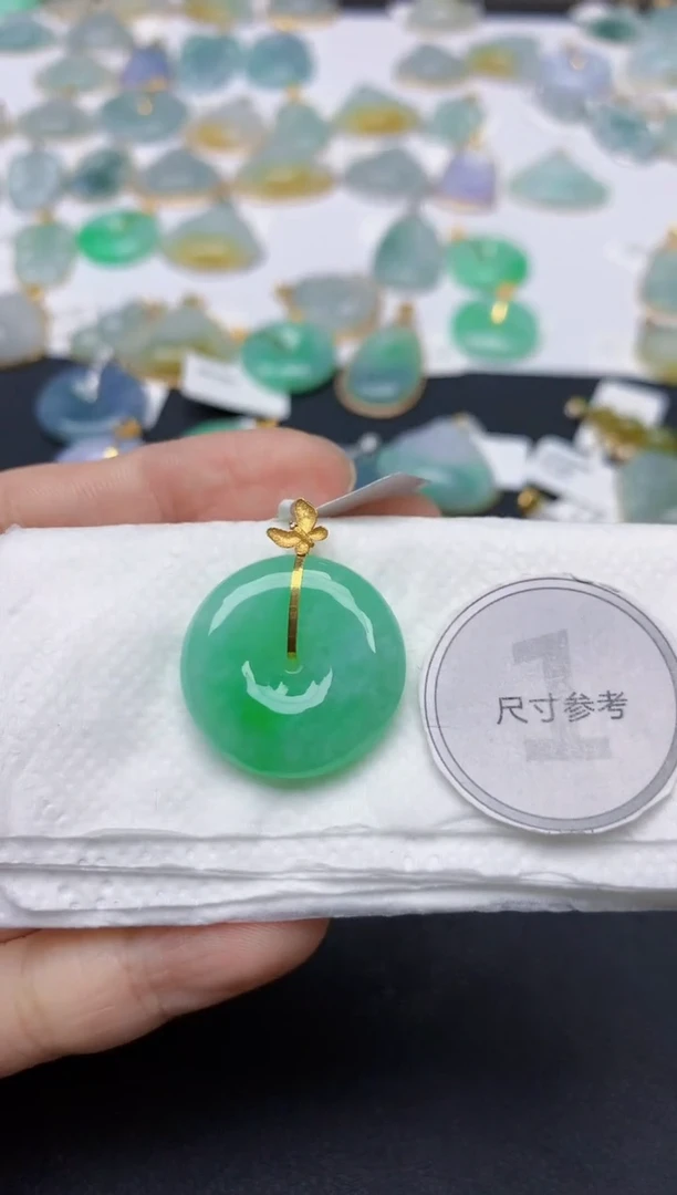 翡翠18K金镶嵌颈饰天然缅甸A货翡翠