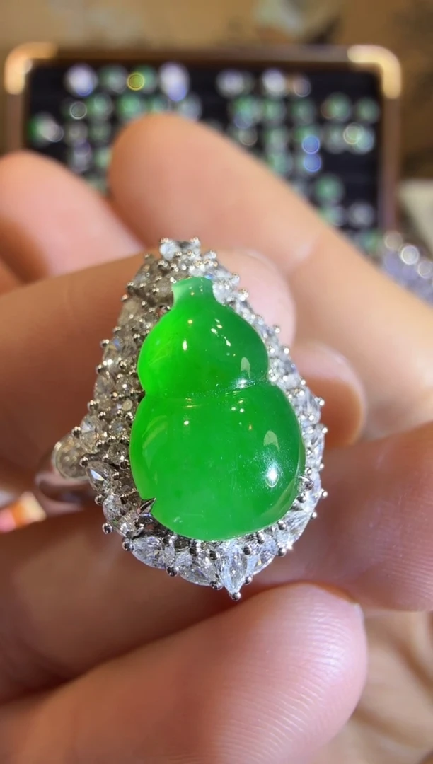 【闪购商品】翡翠戒指18K金镶嵌正冰正阳绿葫芦戒指吊坠两用