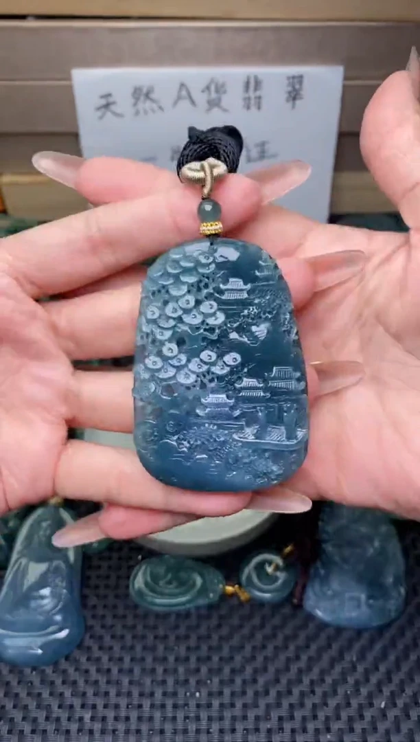 翡翠未镶嵌颈饰