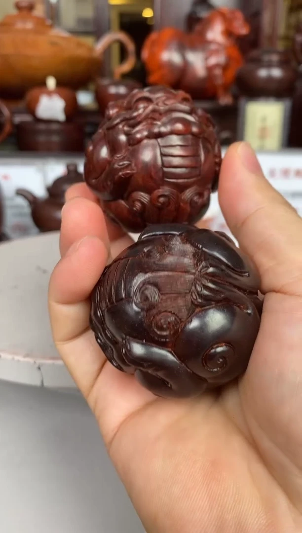 紫檀木类端景台貔貅保健球