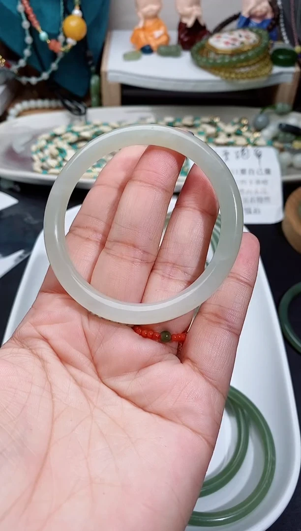 未镶嵌手镯和田玉?****?180一个有纹A7