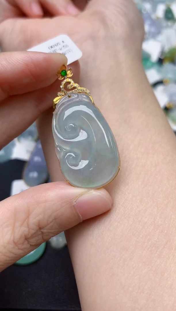 颈饰18K金镶嵌翡翠天然缅甸A货翡翠