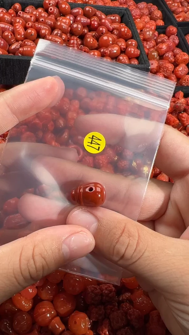 南红玛瑙未镶嵌颈饰1