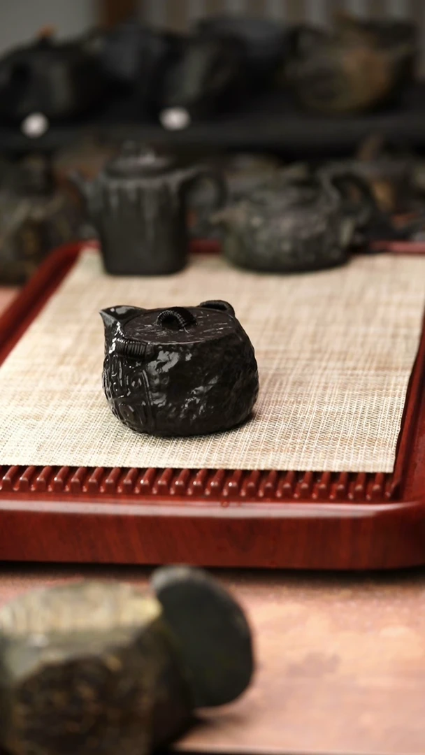 中式归玉堂冰碛岩重工雕刻饕餮宝瓶200cc