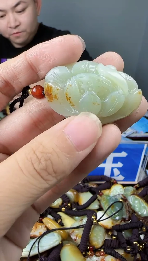 和田玉未镶嵌颈饰1