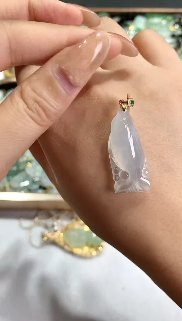 颈饰18K金镶嵌翡翠2025113001