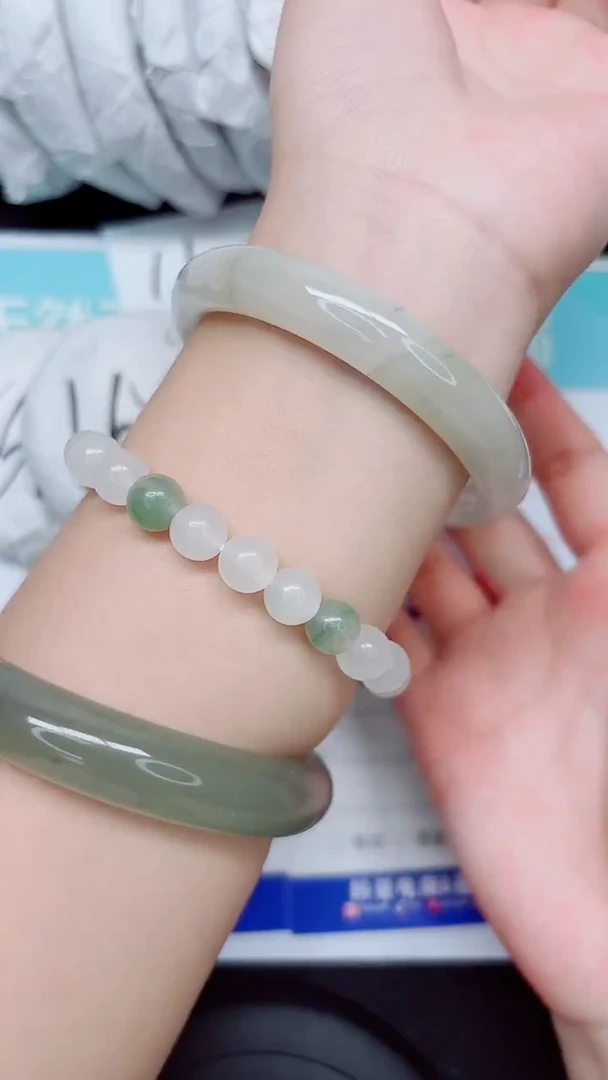 石英质玉手镯未镶嵌75-57