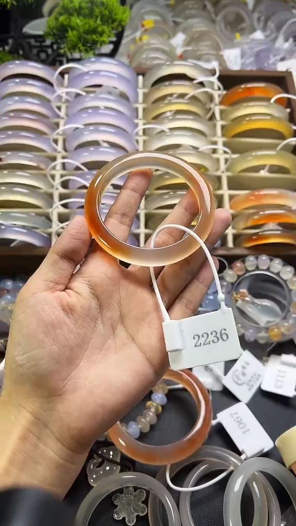 手镯玛瑙/玉髓未镶嵌Q*Q58.6-10.2-8.5-2236