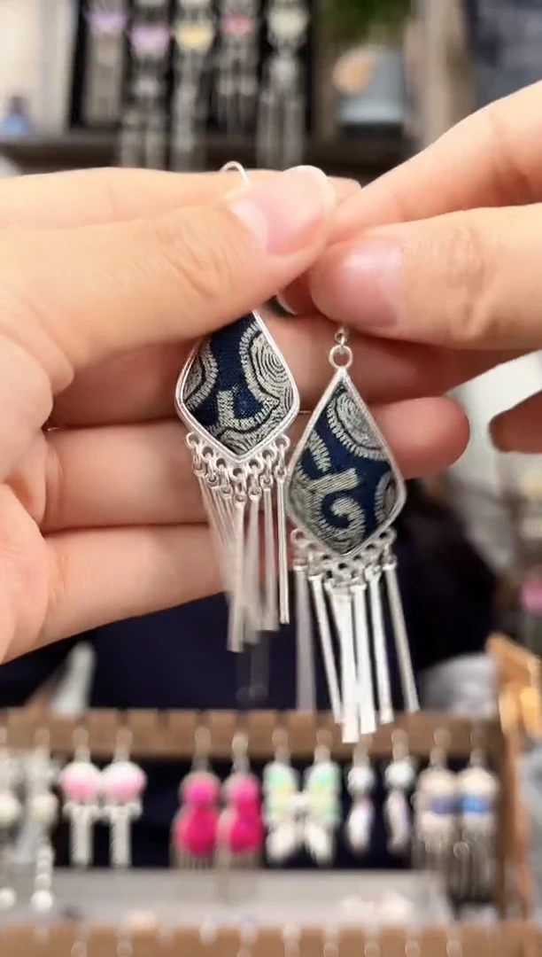 织绣民族风非遗老绣饰品660