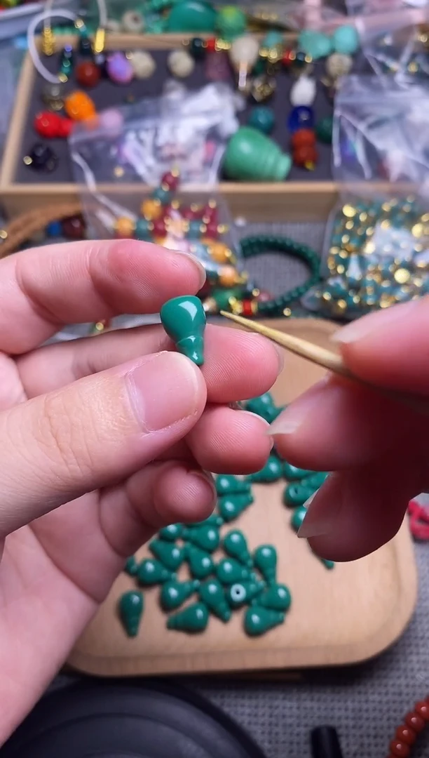 琉璃手工艺品老油绿三通卡8mm左右 单个发