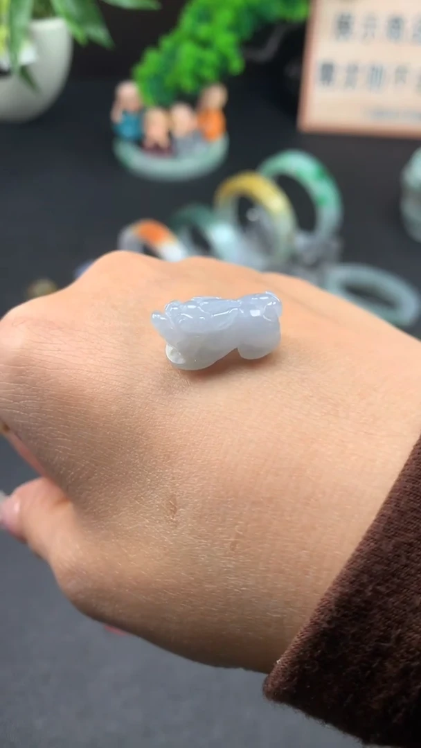 颈饰未镶嵌翡翠貔貅