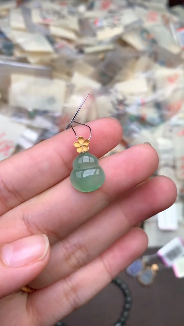 18K金镶嵌挂件翡翠—