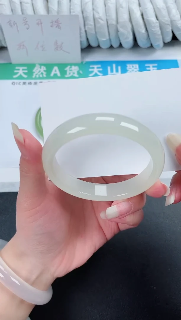 【闪购商品】石英质玉手镯未镶嵌153-59.5