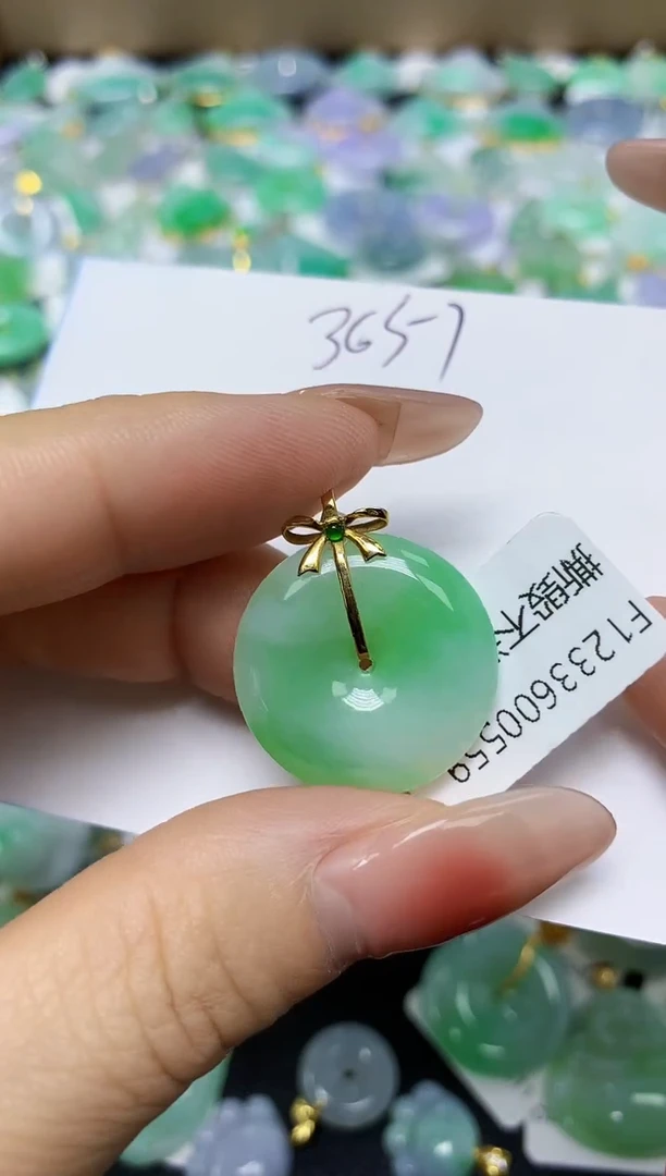 翡翠18K金镶嵌颈饰 天然缅甸翡翠A货