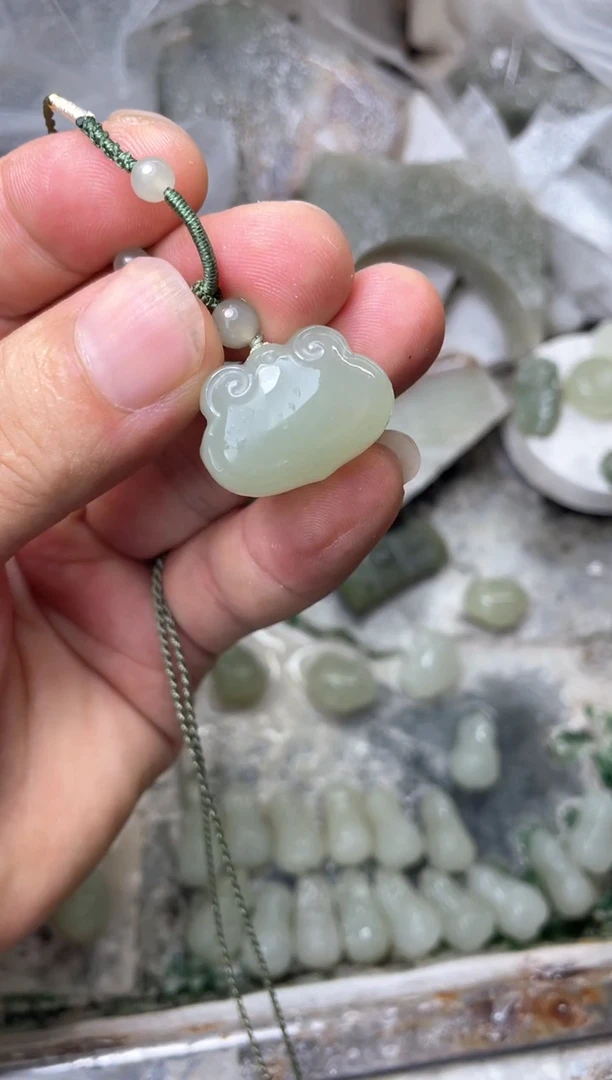 和田玉未镶嵌颈饰10