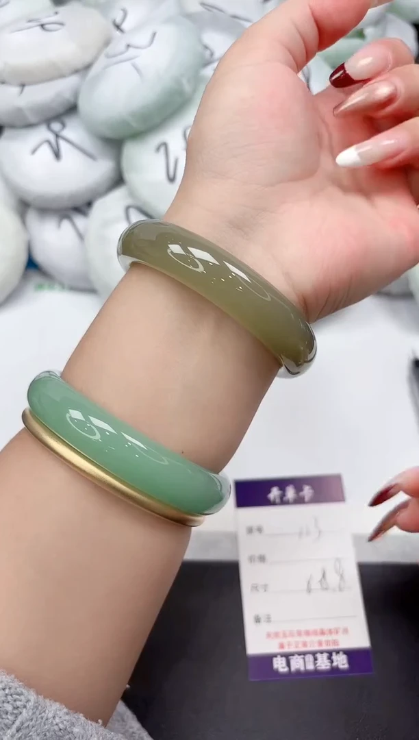 未镶嵌手镯石英质玉113-58.8