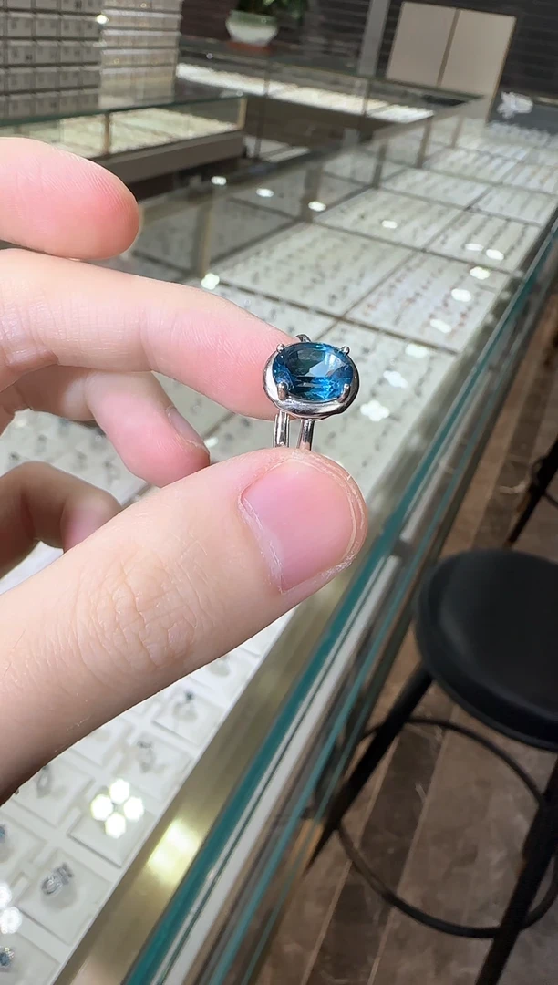 银S925镶嵌戒指托帕石9*7mm伦敦蓝