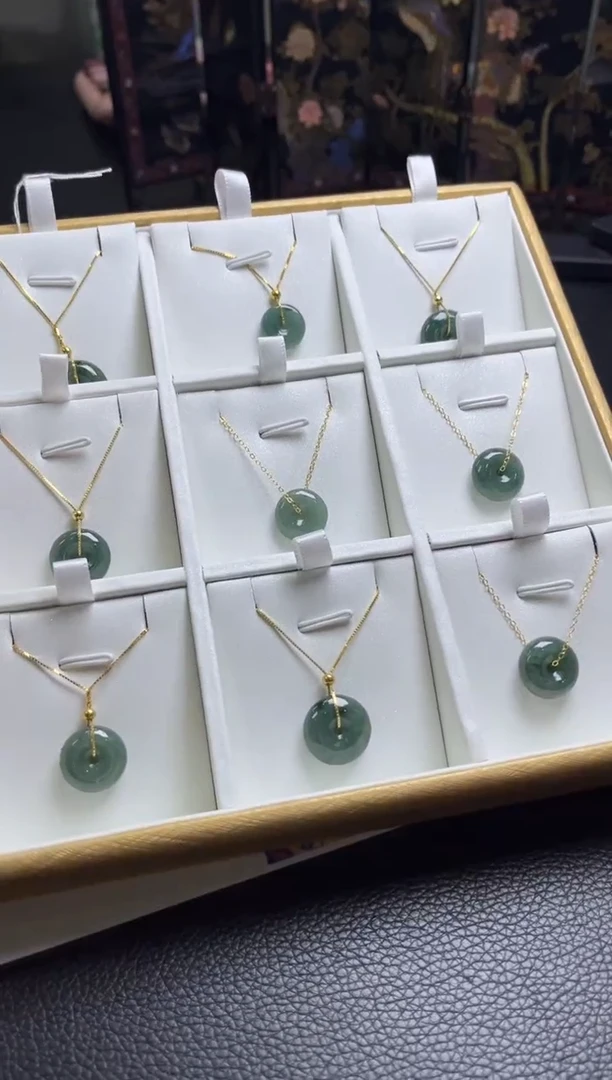 【闪购商品】翡翠吊坠(赠链)银S925镶嵌K7 /多样性发一件（小）