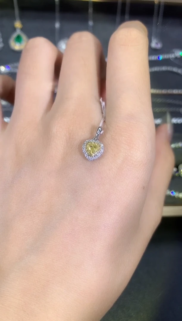 吊坠(不含链)18K金镶嵌钻石V****r黄钻吊坠