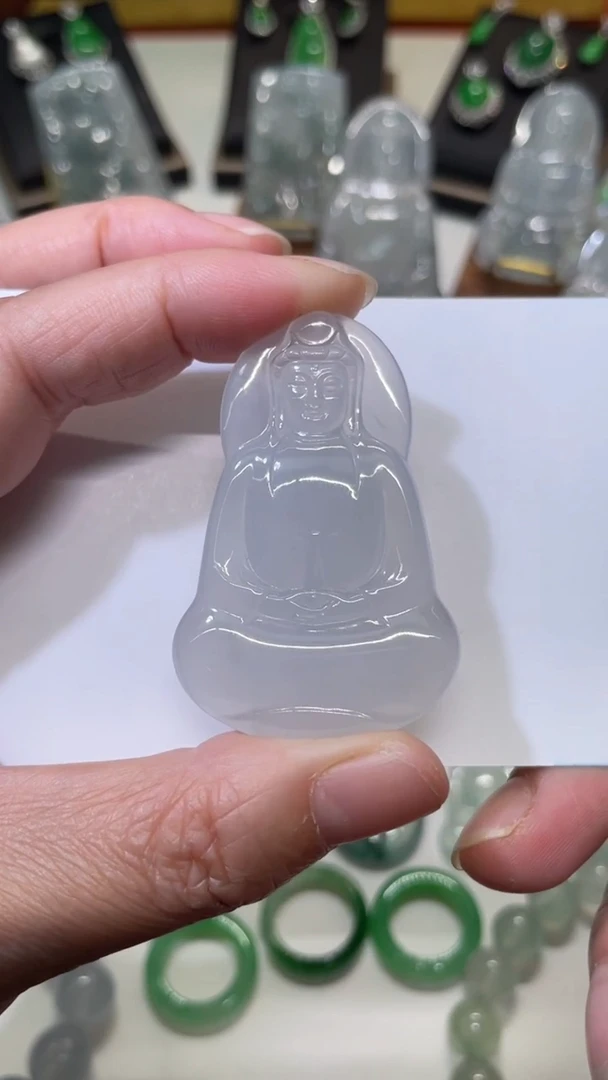 颈饰未镶嵌翡翠素衣观音52.5/34/4.1