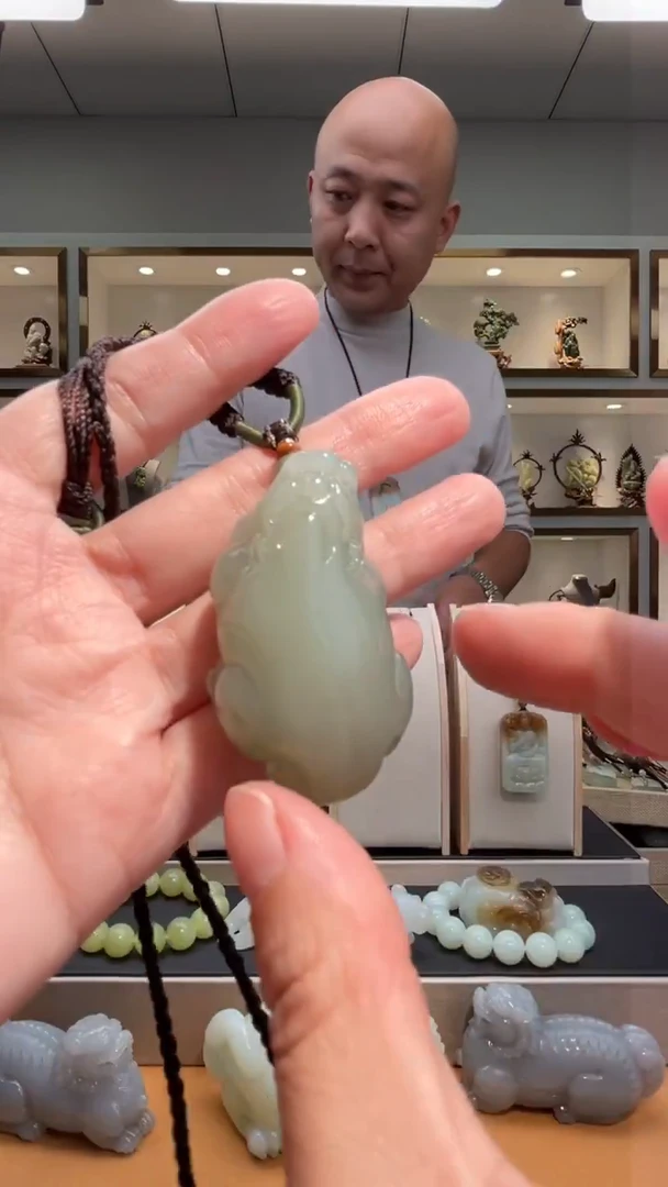 颈饰未镶嵌和田玉苏