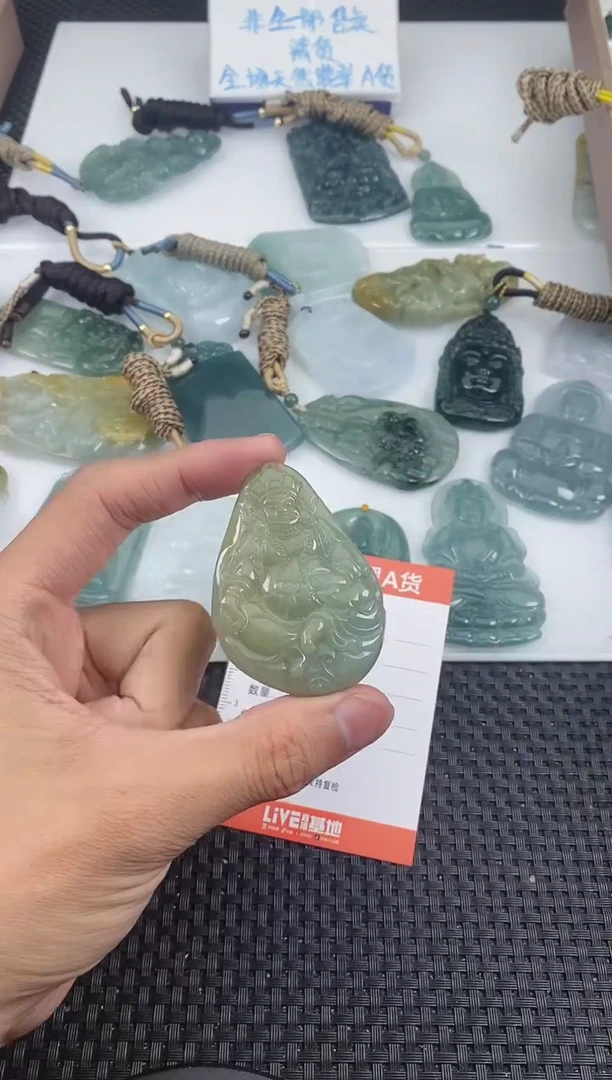 翡翠未镶嵌颈饰