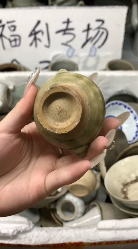 陶1个小香炉