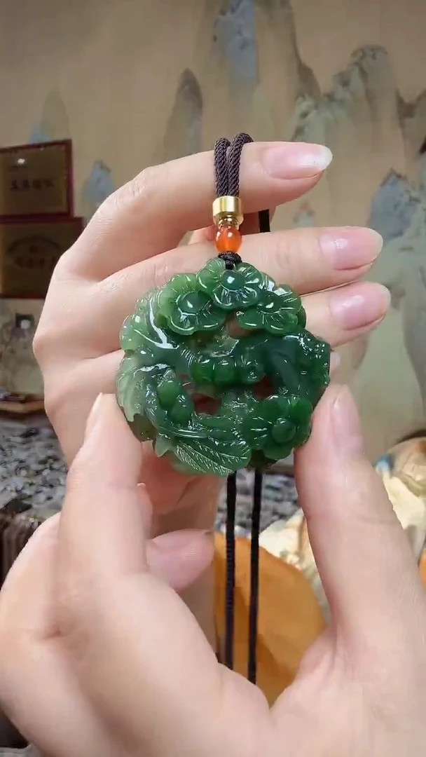 颈饰未镶嵌和田玉.