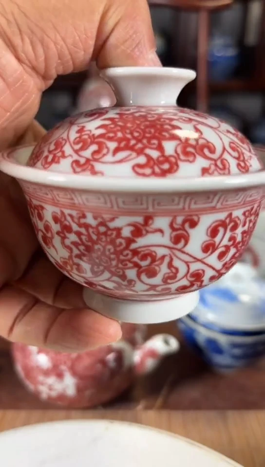 柴窑釉里红缠枝莲两才盖碗