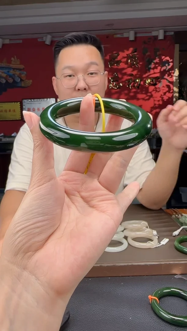 颈饰未镶嵌和田玉碧玉胖圆条手镯55-59