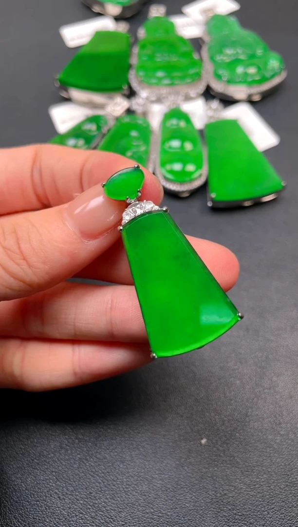 颈饰银S925镶嵌翡翠吊坠