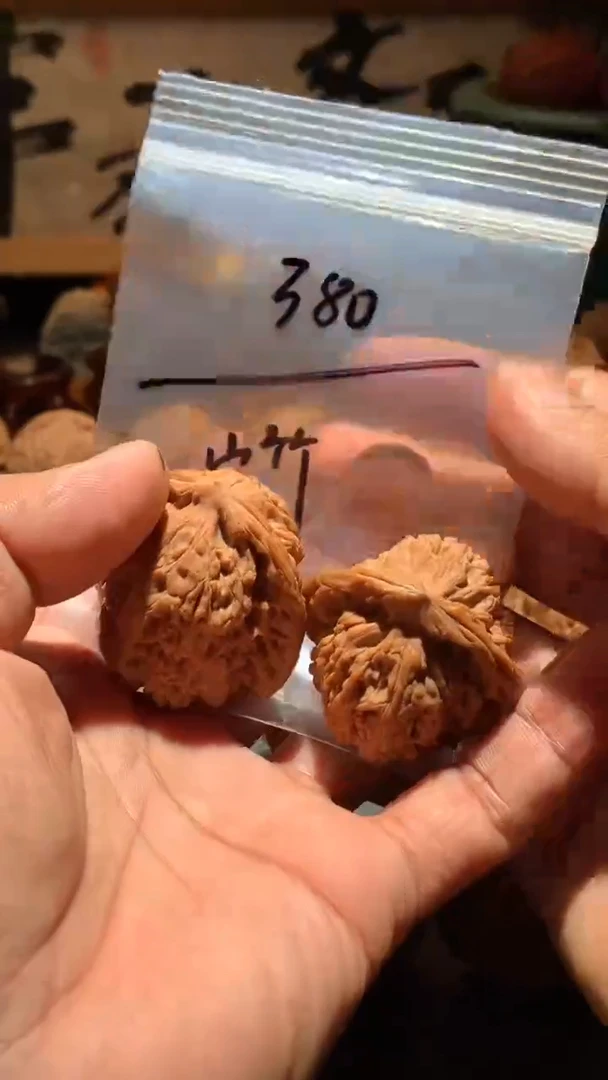 把件桃核山*丰泰文玩   南疆石  45尺左右盘玩打底不支持退换