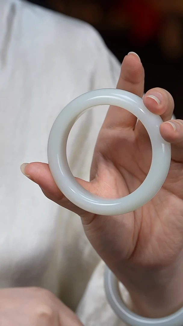 和田玉手镯未镶嵌羊脂白玉