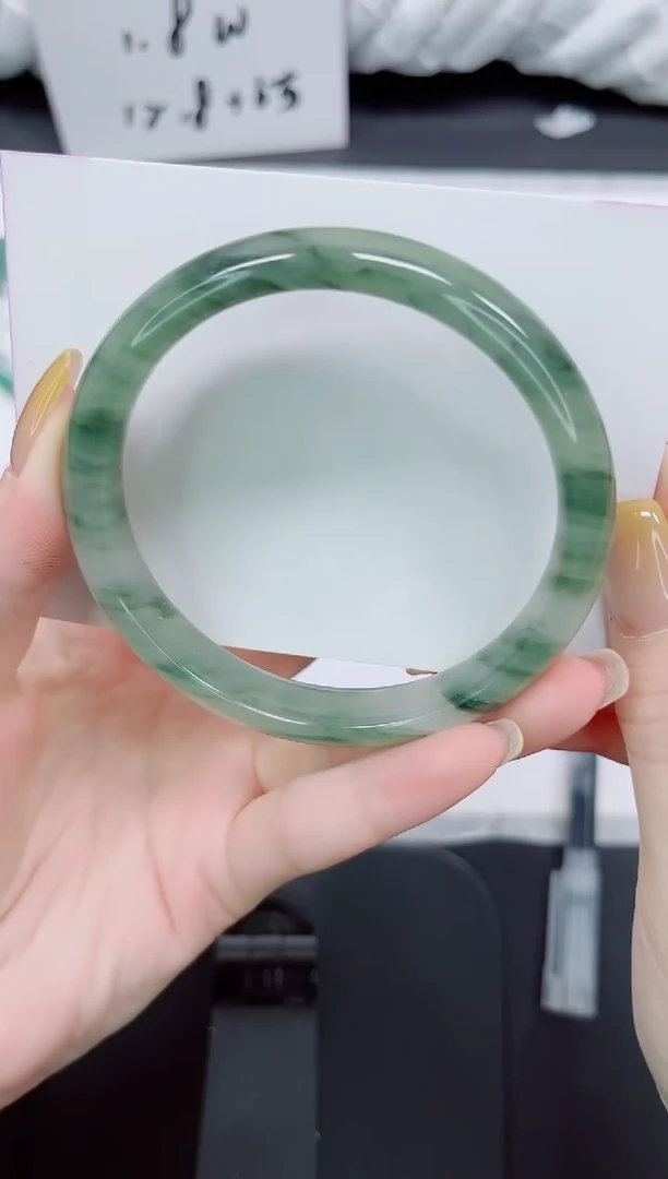 石英质玉手镯未镶嵌85