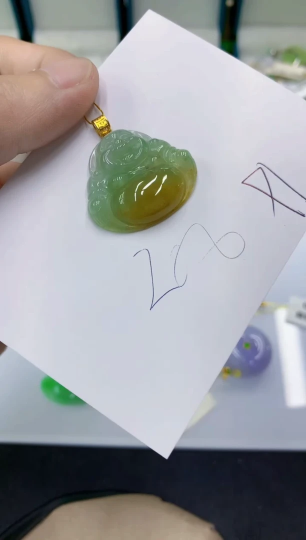 颈饰18K金镶嵌翡翠翡翠