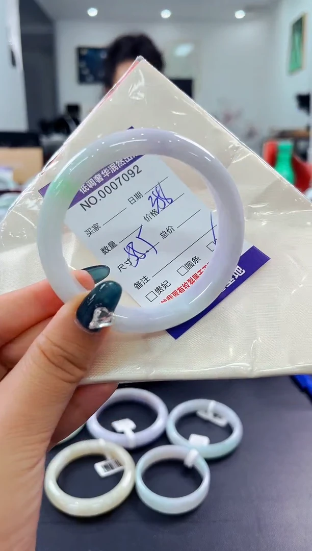 翡翠手镯未镶嵌天然缅甸A货翡翠